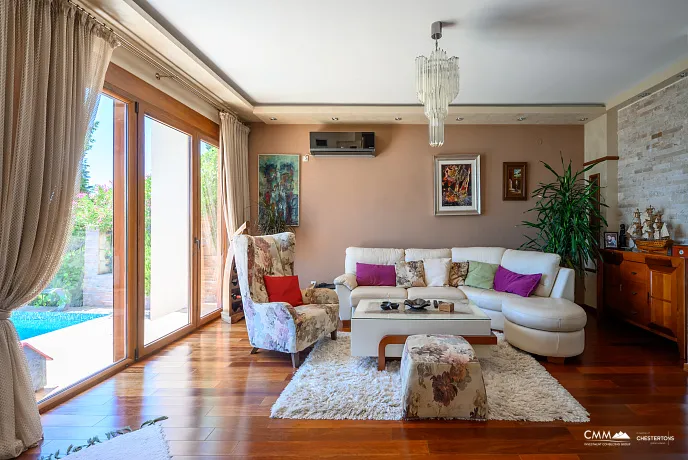 Stunning House with Sea View and Pool for Sale